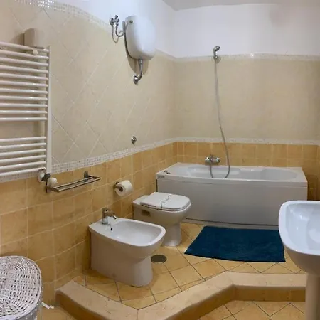 La Casa Di Betty 2*